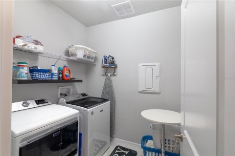 Townhouse in Land O' Lakes, Florida 3 bedrooms, 175.31 sq.m. № 1618319 - photo 15