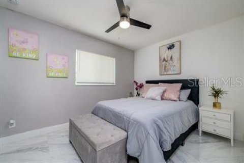 House in Saint Petersburg, Florida 3 bedrooms, 142.42 sq.m. № 1831873 - photo 15