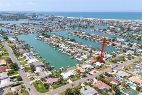 House in Saint Petersburg, Florida 3 bedrooms, 142.42 sq.m. № 1831873 - photo 22