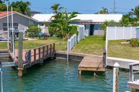 House in Saint Petersburg, Florida 3 bedrooms, 142.42 sq.m. № 1831873 - photo 20