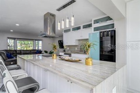 House in Saint Petersburg, Florida 3 bedrooms, 142.42 sq.m. № 1831873 - photo 5