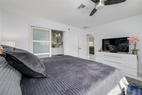 House in Saint Petersburg, Florida 3 bedrooms, 142.42 sq.m. № 1831873 - photo 14