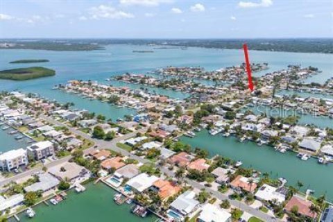 House in Saint Petersburg, Florida 3 bedrooms, 142.42 sq.m. № 1831873 - photo 27