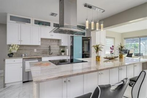 House in Saint Petersburg, Florida 3 bedrooms, 142.42 sq.m. № 1831873 - photo 10