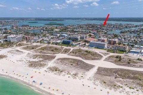 House in Saint Petersburg, Florida 3 bedrooms, 142.42 sq.m. № 1831873 - photo 23