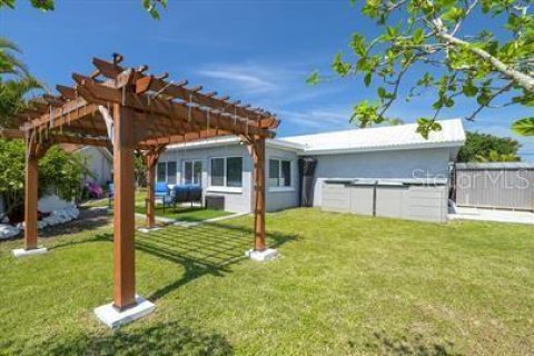 House in Saint Petersburg, Florida 3 bedrooms, 142.42 sq.m. № 1831873 - photo 19