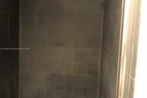 Condo in Miami, Florida, 1 bedroom  № 1741342 - photo 16
