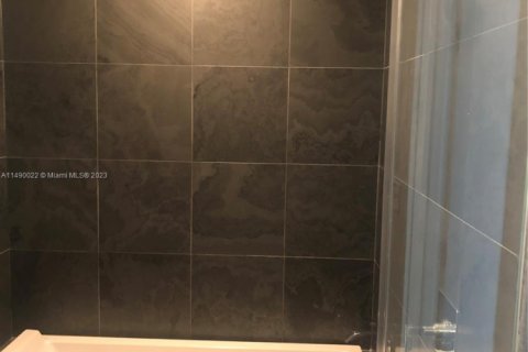 Condo in Miami, Florida, 1 bedroom  № 1741342 - photo 9
