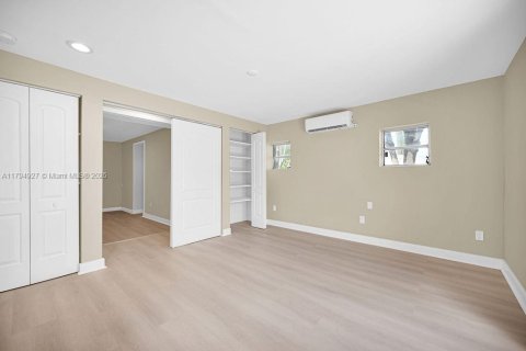 Villa ou maison à vendre à North Miami, Floride: 3 chambres, 189.15 m2 № 1735839 - photo 13