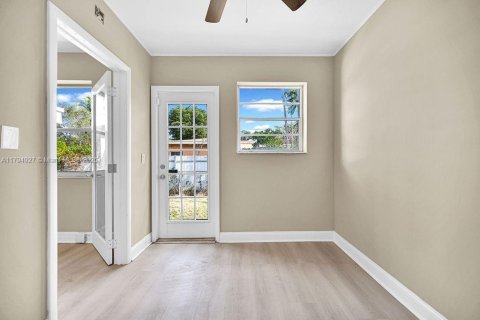 Villa ou maison à vendre à North Miami, Floride: 3 chambres, 189.15 m2 № 1735839 - photo 12