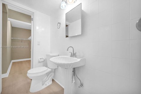 Villa ou maison à vendre à North Miami, Floride: 3 chambres, 189.15 m2 № 1735839 - photo 24