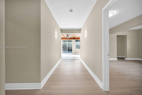 Villa ou maison à vendre à North Miami, Floride: 3 chambres, 189.15 m2 № 1735839 - photo 25