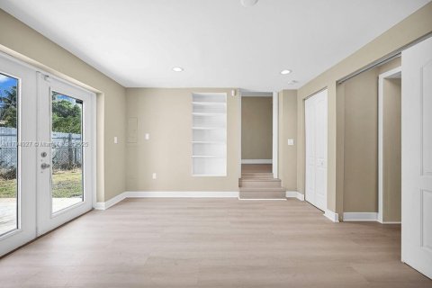 Villa ou maison à vendre à North Miami, Floride: 3 chambres, 189.15 m2 № 1735839 - photo 15