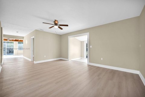 Villa ou maison à vendre à North Miami, Floride: 3 chambres, 189.15 m2 № 1735839 - photo 8