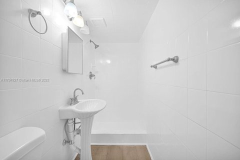 Villa ou maison à vendre à North Miami, Floride: 3 chambres, 189.15 m2 № 1735839 - photo 22