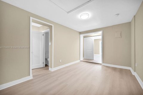 Villa ou maison à vendre à North Miami, Floride: 3 chambres, 189.15 m2 № 1735839 - photo 17