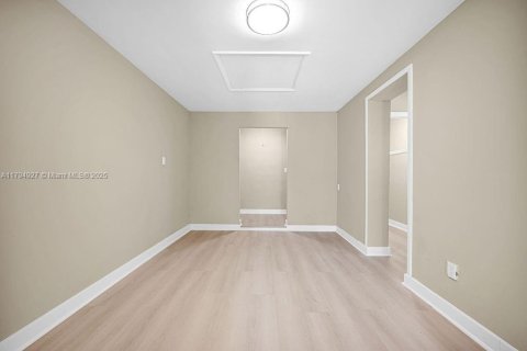 Villa ou maison à vendre à North Miami, Floride: 3 chambres, 189.15 m2 № 1735839 - photo 16