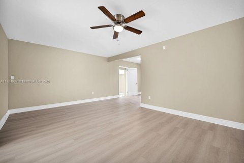 Villa ou maison à vendre à North Miami, Floride: 3 chambres, 189.15 m2 № 1735839 - photo 6