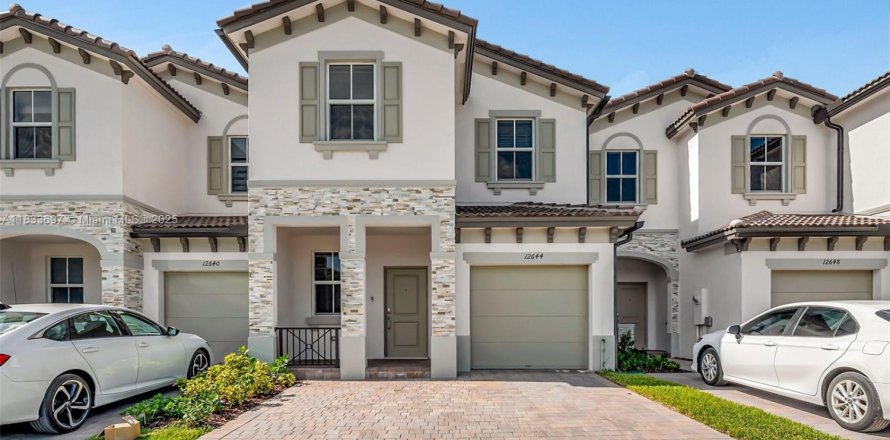 Touwnhouse à Miami, Floride 4 chambres, 169.08 m2 № 1814527