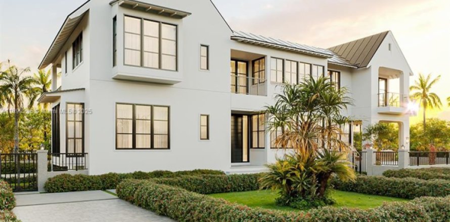 House in Miami Beach, Florida 4 bedrooms, 342.44 sq.m. № 2012939