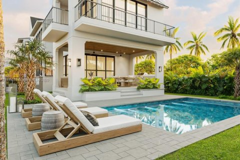 House in Miami Beach, Florida 4 bedrooms, 342.44 sq.m. № 2012939 - photo 2