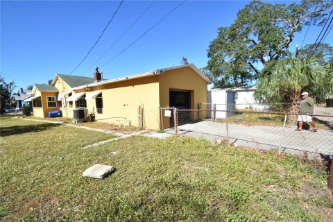 House in Saint Petersburg, Florida 2 bedrooms, 101.82 sq.m. № 1717666 - photo 13