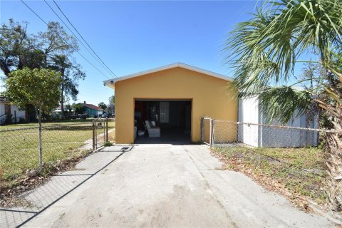 House in Saint Petersburg, Florida 2 bedrooms, 101.82 sq.m. № 1717666 - photo 14