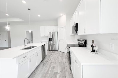 Casa en venta en Eustis, Florida, 4 dormitorios, 204.11 m2 № 2220359 - foto 12