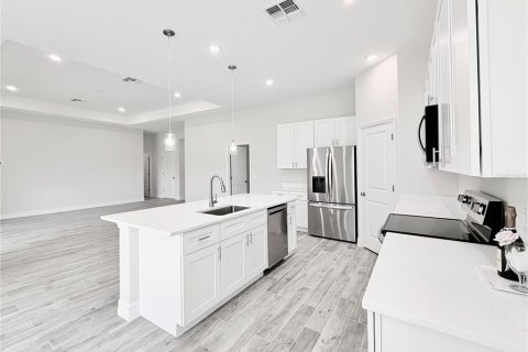 Casa en venta en Eustis, Florida, 4 dormitorios, 204.11 m2 № 2220359 - foto 6