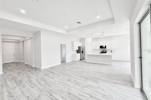 Casa en venta en Eustis, Florida, 4 dormitorios, 204.11 m2 № 2220359 - foto 5