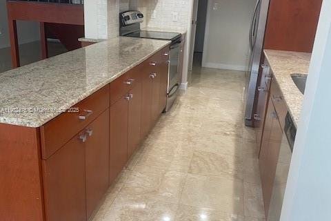 Townhouse in Miami, Florida 3 bedrooms, 187.57 sq.m. № 1953012 - photo 10