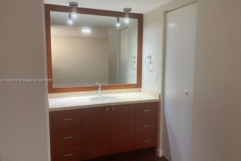 Townhouse in Miami, Florida 3 bedrooms, 187.57 sq.m. № 1953012 - photo 18