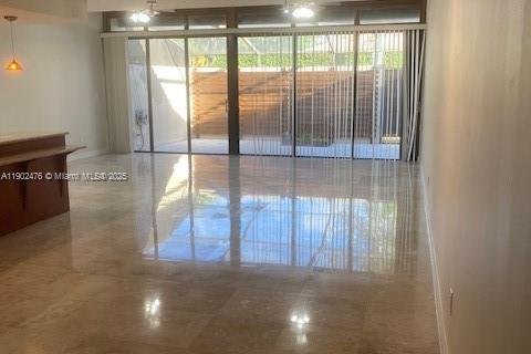 Townhouse in Miami, Florida 3 bedrooms, 187.57 sq.m. № 1953012 - photo 4