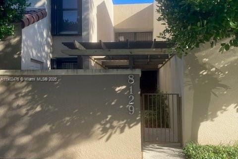 Townhouse in Miami, Florida 3 bedrooms, 187.57 sq.m. № 1953012 - photo 1