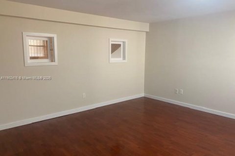 Townhouse in Miami, Florida 3 bedrooms, 187.57 sq.m. № 1953012 - photo 16