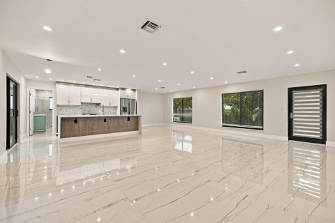 Casa en venta en Fort Lauderdale, Florida, 2 dormitorios, 123.19 m2 № 2395020 - foto 6