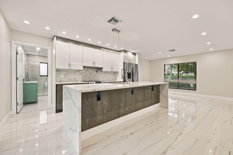 Casa en venta en Fort Lauderdale, Florida, 2 dormitorios, 123.19 m2 № 2395020 - foto 11