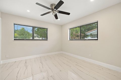 Casa en venta en Fort Lauderdale, Florida, 2 dormitorios, 123.19 m2 № 2395020 - foto 15