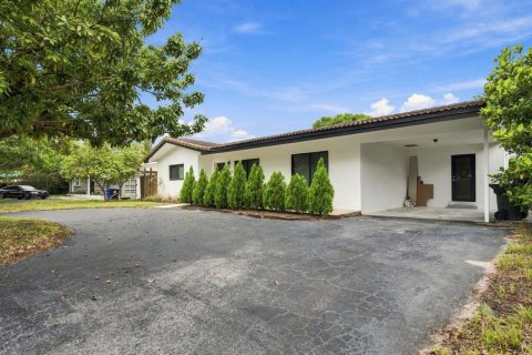 Casa en venta en Fort Lauderdale, Florida, 2 dormitorios, 123.19 m2 № 2395020 - foto 2