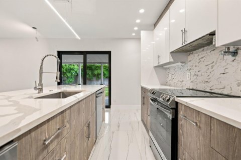 Casa en venta en Fort Lauderdale, Florida, 2 dormitorios, 123.19 m2 № 2395020 - foto 13