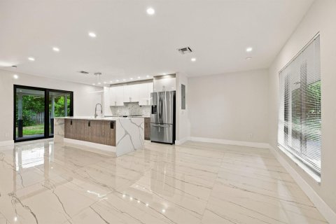 Casa en venta en Fort Lauderdale, Florida, 2 dormitorios, 123.19 m2 № 2395020 - foto 8