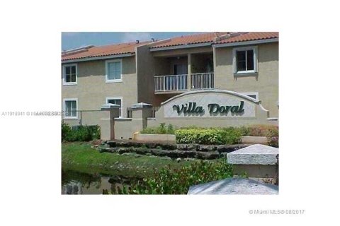 Снять в аренду виллу или дом в Дорал, Флорида 2 спальни, 93.83м2, № 1973351 - фото 1