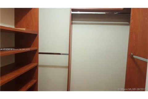 Снять в аренду виллу или дом в Дорал, Флорида 2 спальни, 93.83м2, № 1973351 - фото 17