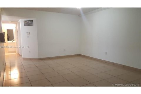 Снять в аренду виллу или дом в Дорал, Флорида 2 спальни, 93.83м2, № 1973351 - фото 19