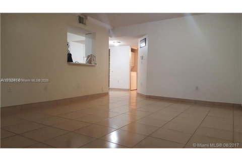 Снять в аренду виллу или дом в Дорал, Флорида 2 спальни, 93.83м2, № 1973351 - фото 13