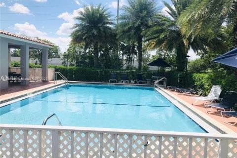 Снять в аренду виллу или дом в Дорал, Флорида 2 спальни, 93.83м2, № 1973351 - фото 20