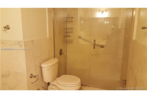 Снять в аренду виллу или дом в Дорал, Флорида 2 спальни, 93.83м2, № 1973351 - фото 18