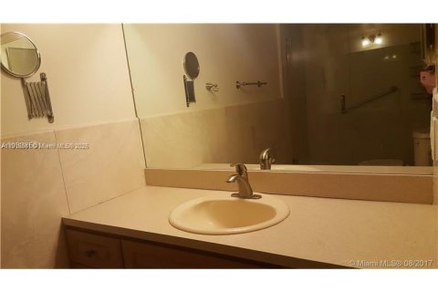 Снять в аренду виллу или дом в Дорал, Флорида 2 спальни, 93.83м2, № 1973351 - фото 6