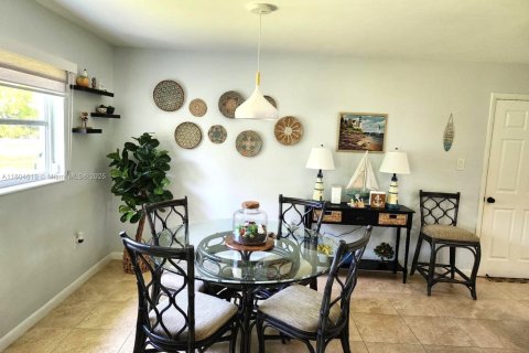 House in Fort Myers, Florida 2 bedrooms, 90.39 sq.m. № 1864449 - photo 24