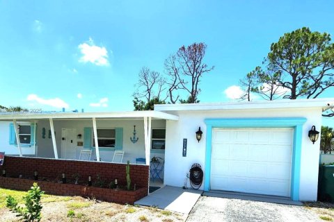 House in Fort Myers, Florida 2 bedrooms, 90.39 sq.m. № 1864449 - photo 1